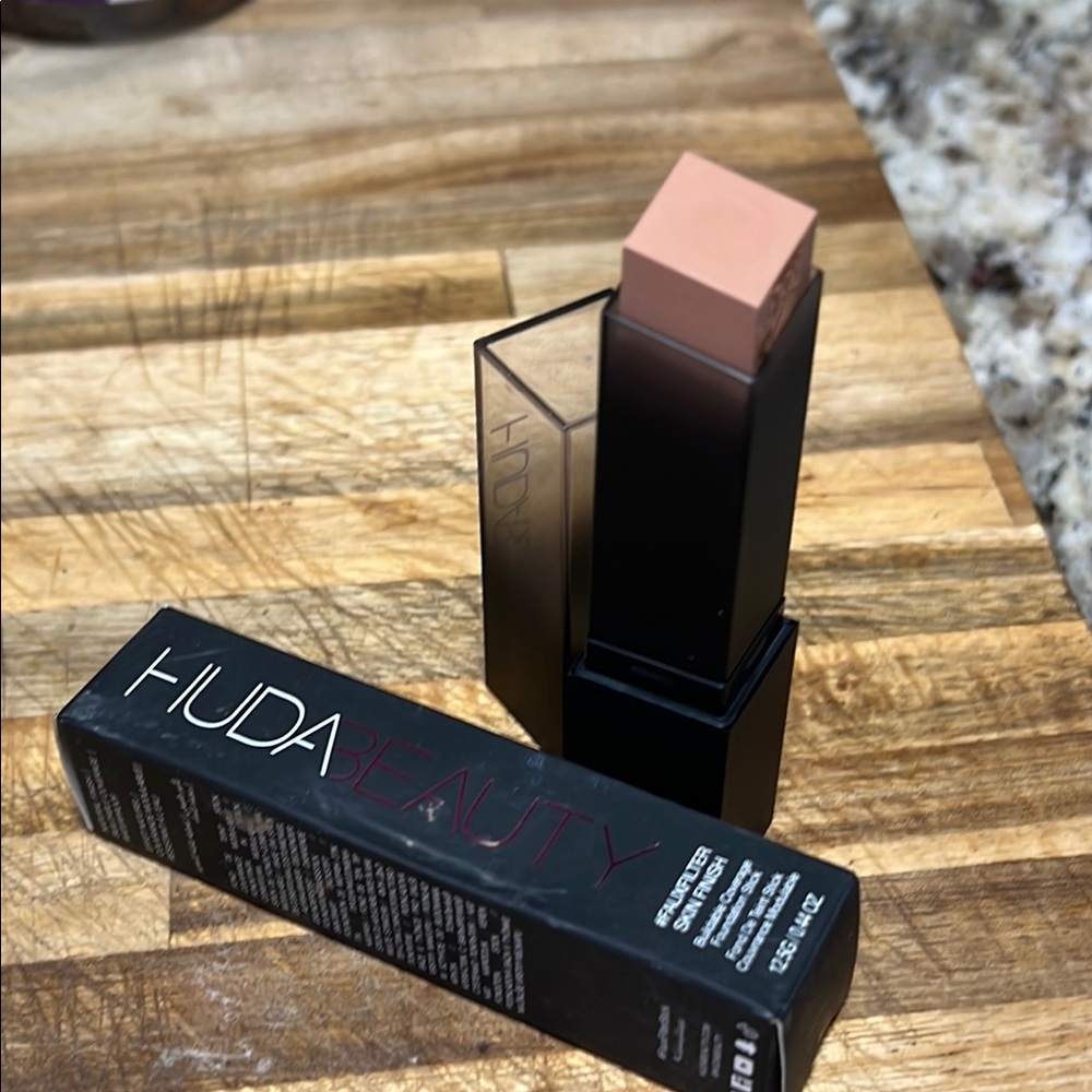 ⚡️💕Huda Beauty Shortcake Foundation Stick